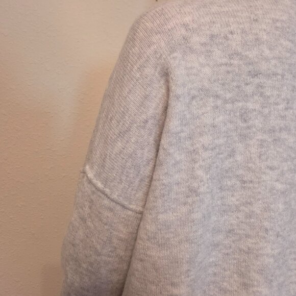 Vince Camuto women's light grey turtleneck sweater, size Large. - Picture 5 of 12